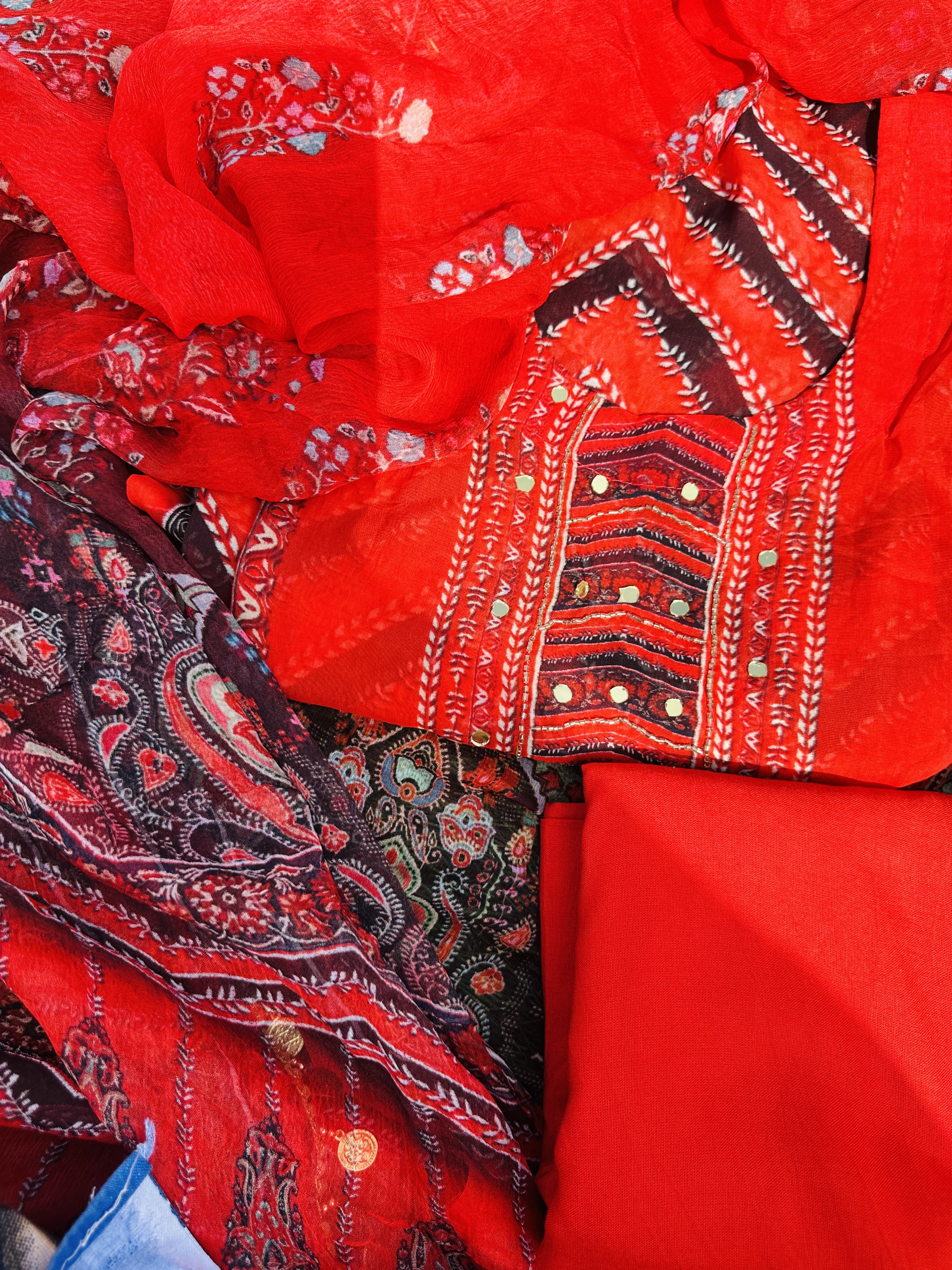 Crepe Red unstitched suits with digital Print crepe Duppata main image